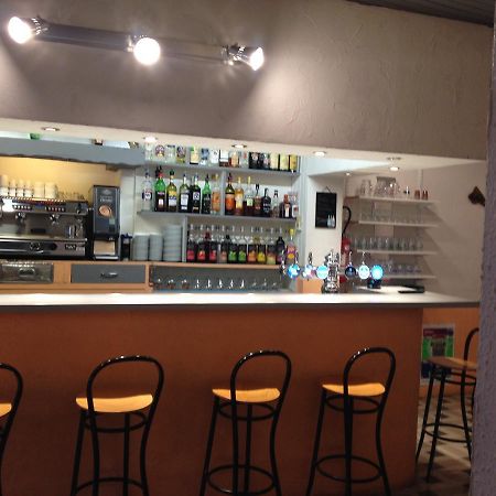 Bar Hotel De La Place Mezel Экстерьер фото