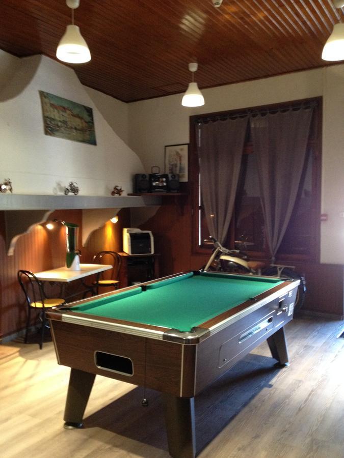 Bar Hotel De La Place Mezel Экстерьер фото