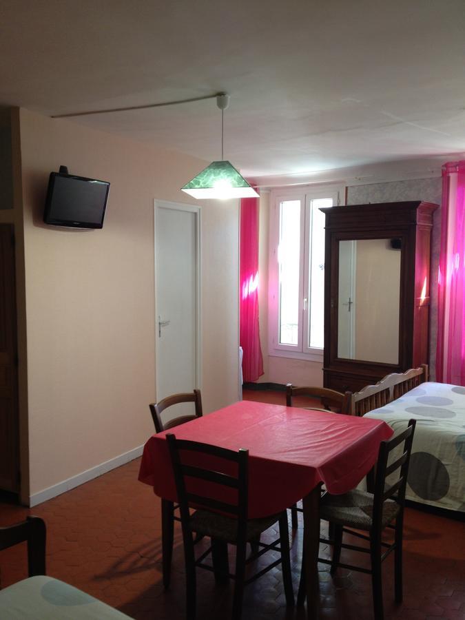 Bar Hotel De La Place Mezel Экстерьер фото
